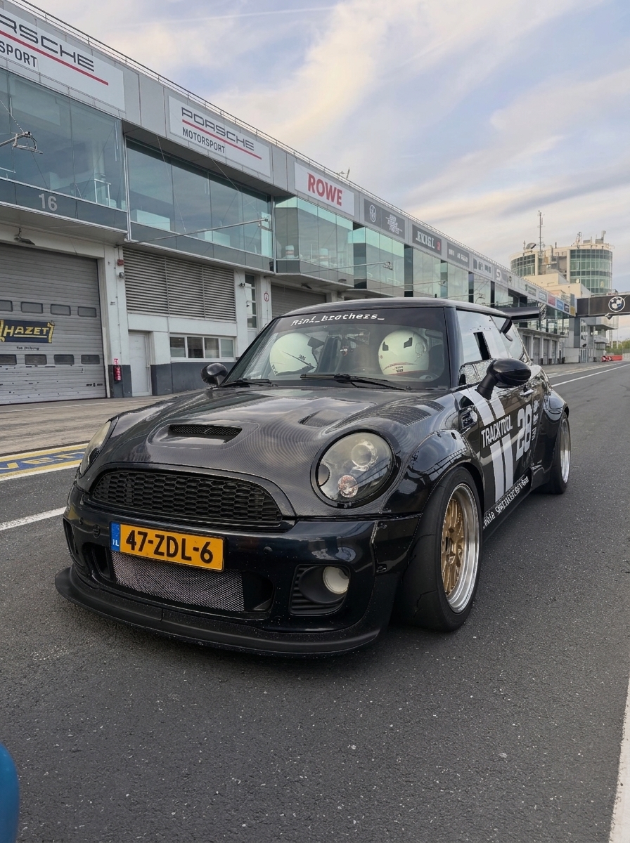 Sander op 't Root Tracktool MINI Cooper S Nürburgring Pitlane